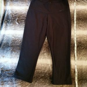 Dri-Fit The Legend Nike Stretch Capris